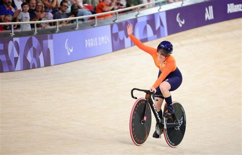 Paris 2024: Para cyclist Caroline Groot wins first gold medal of .